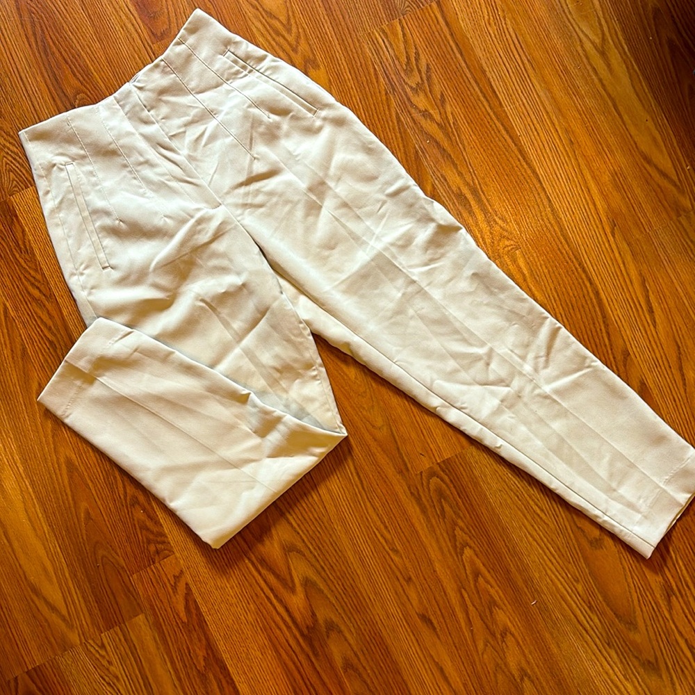 zara “pants with a high waist” in oyster